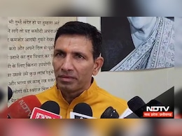 भोपाल में जीतू पटवारी का BJP पर हमला: GST-OBC आरक्षण और कैलाश विजयवर्गीय के बयान पर कसा तंज भोपाल में जीतू पटवारी का BJP पर हमला: GST-OBC आरक्षण और कैलाश विजयवर्गीय के बयान पर कसा तंज