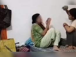 Shocking Video : थोबाडीत मारलं, पायाला चावली...केस ओढले; प्रॉपर्टीसाठी लेकीकडून आईचा अनन्वित छळ