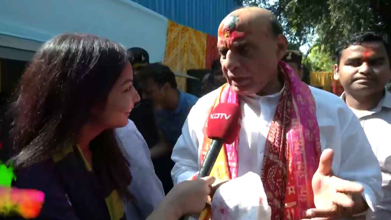 Defence Minister Rajnath Singh Celebrates Holi, Extends Wishes To Everyone