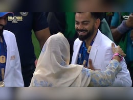 IND vs NZ: विराट कोहली ने शमी की मां के पैर छुए, संस्कारी कोहली पर पूरा इंटरनेट फिदा, video IND vs NZ: विराट कोहली ने शमी की मां के पैर छुए, संस्कारी कोहली पर पूरा इंटरनेट फिदा, video