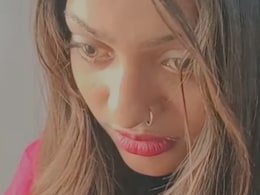 महाकुंभ की वायरल गर्ल मोनालिसा की आंखों में आंसू और दिखी चेहरे पर मायूसी, वायरल वीडियो देख फैंस भी हो गए इमोशनल महाकुंभ की वायरल गर्ल मोनालिसा की आंखों में आंसू और दिखी चेहरे पर मायूसी, वायरल वीडियो देख फैंस भी हो गए इमोशनल