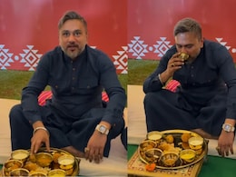 Yo Yo Honey Singh  ने सीएम हाउस में चखा दाल बाटी चूरमा का स्वाद, सेल्फी के लिए बेताब हुए फैंस Yo Yo Honey Singh  ने सीएम हाउस में चखा दाल बाटी चूरमा का स्वाद, सेल्फी के लिए बेताब हुए फैंस