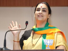 Chitra Wagh News: 'तुमच्यासारखे 56 पायाला बांधून फिरते', चित्रा वाघ कुणावर संतापल्या? पाहा VIDEO Chitra Wagh News: 'तुमच्यासारखे 56 पायाला बांधून फिरते', चित्रा वाघ कुणावर संतापल्या? पाहा VIDEO