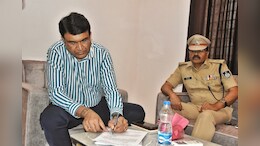 मऊगंज में हिंसा के बाद नए अफसरों ने संभाली कमान, पीड़ित परिवार से मिले कलेक्टर और SP