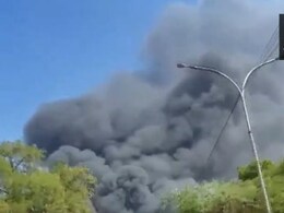 Video: ग्रेटर नोएडा में लगी ऐसी आग पूरे नोएडा के आसमान में दिखा धुएं का गुबार, जानिए हुआ क्या Video: ग्रेटर नोएडा में लगी ऐसी आग पूरे नोएडा के आसमान में दिखा धुएं का गुबार, जानिए हुआ क्या