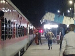 छोटी चूक से दर्दनाक हादसा, यूपी के सिराथू स्टेशन पर महिला के कटे दोनों पैर