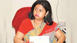 Rajasthan: र&zwj;िटायर्ड मह&zwj;िला IAS के बंदूक का लाइसेंस सस्&zwj;पेंड, गेहूं घोटाला और आय से अध&zwj;िक संपत्&zwj;ति&zwj; का चल रहा मामला