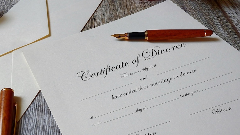 Woman Seeks Divorce 3 Days After Marriage, Calls Man "Physically Incapable"