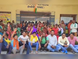 दफ्तर में तालाबंदी, पुलिस से हाथापाई... आजादी के 78 साल बाद भी सड़क नहीं बनने पर उग्र हुए ग्रामीण दफ्तर में तालाबंदी, पुलिस से हाथापाई... आजादी के 78 साल बाद भी सड़क नहीं बनने पर उग्र हुए ग्रामीण
