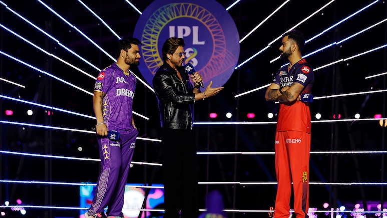 KKR vs RCB: स्टेज पर विराट ने बढ़ाया हाथ, रिंकू सीधे निकल गए, वीडियो  वायरल, सोशल मीडिया ने दिल पे ले लिया