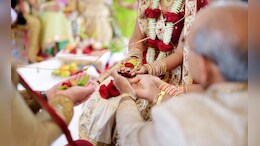 Pune Maitri Club: वय वर्ष 60 तरी ही बांधली जातेय लग्नगाठ, 'त्या' 90  जणांची अनोखी कहाणी