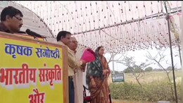 Bhind News: कार्यक्रम में कुर्सी खाली रहने पर सांसद ने खोया आपा, भरी सभा में कृषि अधिकारी को सुनाई खरी-खोटी