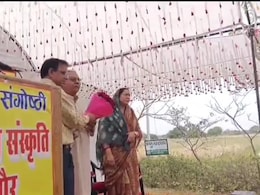 Bhind News: कार्यक्रम में कुर्सी खाली रहने पर सांसद ने खोया आपा, भरी सभा में कृषि अधिकारी को सुनाई खरी-खोटी Bhind News: कार्यक्रम में कुर्सी खाली रहने पर सांसद ने खोया आपा, भरी सभा में कृषि अधिकारी को सुनाई खरी-खोटी