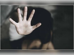माता-पिता गए थे बाहर, घर में घुस आए दो युवक और नाबालिग लड़की से किया दुष्कर्म माता-पिता गए थे बाहर, घर में घुस आए दो युवक और नाबालिग लड़की से किया दुष्कर्म