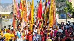 Surajgarh Nishan Yatra 2025: खाटूश्यामजी मंदिर पर कैसे शुरू हुई निशान चढ़ाने की परंपरा? झूंझुनू के सूरजगढ़ से है खास कनेक्शन