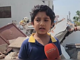'मुझे-मेरे भाई को धक्का मार निकाला...मेरे खिलौने-कपड़े दब गए', घर पर बुलडोजर चलने से डरे सहमे बच्चे ने सुनाई कहानी