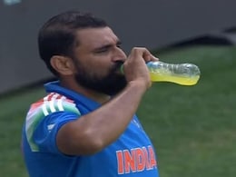 मोहम्मद शमी के रमजान में जूस पीने पर बढ़ा विवाद, जानें, किन लोगों को है रोजा नहीं रखने की छूट मोहम्मद शमी के रमजान में जूस पीने पर बढ़ा विवाद, जानें, किन लोगों को है रोजा नहीं रखने की छूट