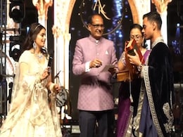 Kartikey Amanat Wedding: कार्तिकेय की अमानत! जोधपुर उम्मेद भवन पैलेस में शिवराज को मिला गिफ्ट, देखिए वीडियो Kartikey Amanat Wedding: कार्तिकेय की अमानत! जोधपुर उम्मेद भवन पैलेस में शिवराज को मिला गिफ्ट, देखिए वीडियो