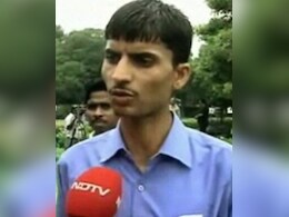 Vyapam Scam Whistleblower, Cop Injured In Clash Over Arrest Warrant Vyapam Scam Whistleblower, Cop Injured In Clash Over Arrest Warrant
