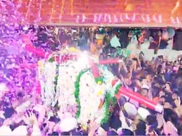 Holi 2025 : रत्नागिरीत रंगला डोळ्याचे पारणे फेडणारा शिमगोत्सव, पालखी भेटीचा अनोखा सोहळा Holi 2025 : रत्नागिरीत रंगला डोळ्याचे पारणे फेडणारा शिमगोत्सव, पालखी भेटीचा अनोखा सोहळा