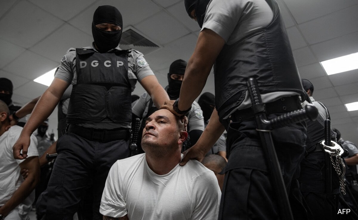 Сан Салвадор Президентът на Salvadoran Nayib Bukele предложи Венецуела в