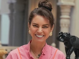 Watch: Australian Chef Sarah Todd Tries Poori And Chai At Roadside Stall, Calls It "A Great Combo" Watch: Australian Chef Sarah Todd Tries Poori And Chai At Roadside Stall, Calls It "A Great Combo"