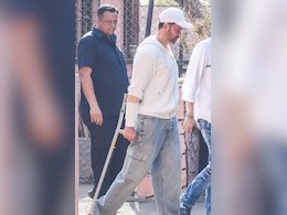 Deb Mukherjee Funeral: Hrithik Roshan, On Crutches After Knee Injury, Pays Last Respects Deb Mukherjee Funeral: Hrithik Roshan, On Crutches After Knee Injury, Pays Last Respects