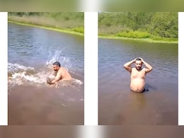 नदी में मस्ती से नहा रहा था शख्स, तभी हाथ में आ गई ऐसी चीज, देख निकल गई चीखें नदी में मस्ती से नहा रहा था शख्स, तभी हाथ में आ गई ऐसी चीज, देख निकल गई चीखें