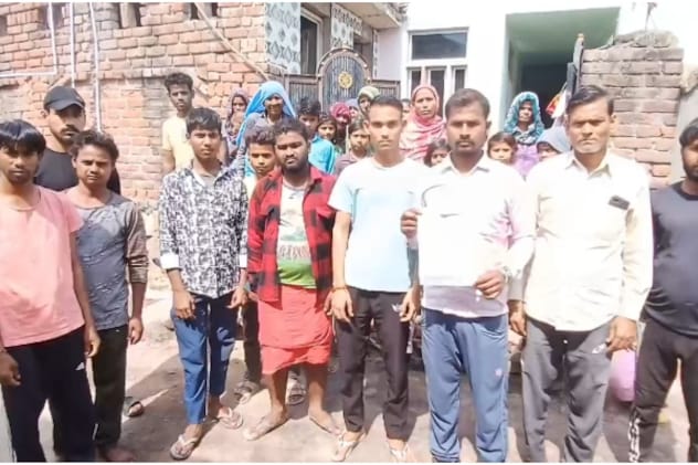 बीडीए की तरफ से नोटिस मिलने के बाद कॉलोनी में रहने वालों की बढ़ी टेंशन. बीडीए की तरफ से नोटिस मिलने के बाद कॉलोनी में रहने वालों की बढ़ी टेंशन.