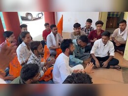 Vidyarthi Parishad : DEO कार्यालय पर ABVP ने किया प्रदर्शन, इनको तीन घंटे तक सुनाया भजन