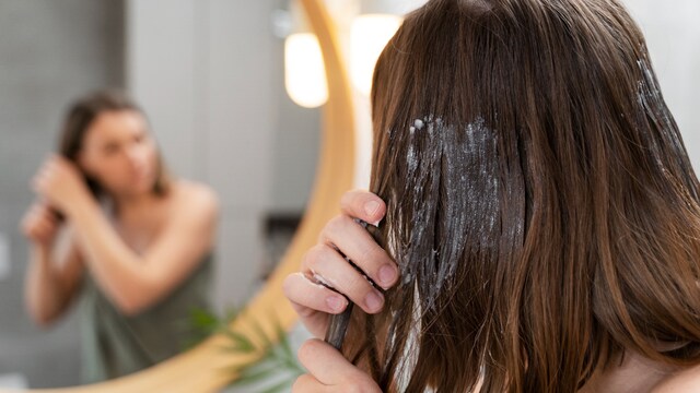 You should not apply tretinoin directly to your scalp