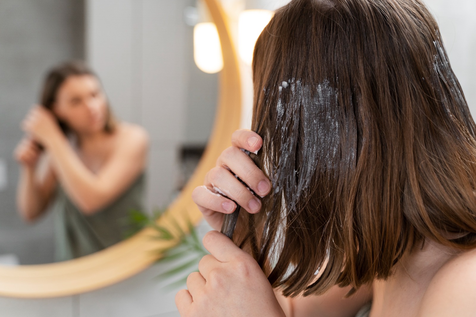You should not apply tretinoin directly to your scalp