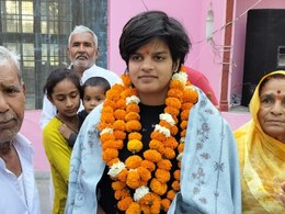 Rajasthan: अपने गांव जाने के 2 दिन बाद क्रिकेटर शेफाली वर्मा के लिए आई खुशखबरी Rajasthan: अपने गांव जाने के 2 दिन बाद क्रिकेटर शेफाली वर्मा के लिए आई खुशखबरी