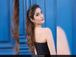 Rasha Thadani's Minimal Makeup And Slicked Back Wavy Tresses Serve Glam Goals Rasha Thadani's Minimal Makeup And Slicked Back Wavy Tresses Serve Glam Goals