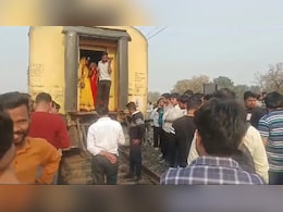 Indian Railway: सिंगरौली जबलपुर इंटरसिटी ट्रेन की बोगी से अलग होकर एक किमी दूर निकला इंजन, तो दहशत में आ गए यात्री Indian Railway: सिंगरौली जबलपुर इंटरसिटी ट्रेन की बोगी से अलग होकर एक किमी दूर निकला इंजन, तो दहशत में आ गए यात्री
