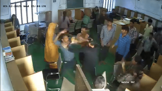Rajasthan: दौसा के सरकारी लाइब्रेरी में तीन भाइयों ने मिलकर कर दी युवक की हत्या, देखें वीडियो