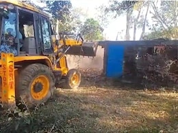 जबलपुर के ग्रामीण क्षेत्रों में चला प्रशासन का बुलडोजर, खाली कराई 7 एकड़ जमीन, 60 दुकानों से हटाया गया अतिक्रमण