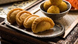 5 Quick Ways To Make Gujiyas Crispier
