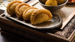 How To Make Perfect Gujiya That Is Crispy And Doesn't Break