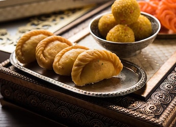 How To Make Perfect Gujiya That Is Crispy And Doesn't Break