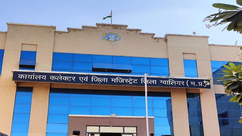 Gwalior News: मीटिंग में न मेयर पहुंचे न ही पार्षद, नाराज ग्वालियर डीएम ने पार्षद पतियों को पीछे बैठाया