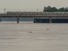 Yamuna River Crosses Warning Water Level In Delhi Yamuna River Crosses Warning Water Level In Delhi