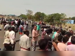 विदिशा में युवती की आत्महत्या के बाद भारी तनाव, गुस्साई भीड़ ने लगाई आग, पूरा गांव छावनी में तब्दील विदिशा में युवती की आत्महत्या के बाद भारी तनाव, गुस्साई भीड़ ने लगाई आग, पूरा गांव छावनी में तब्दील