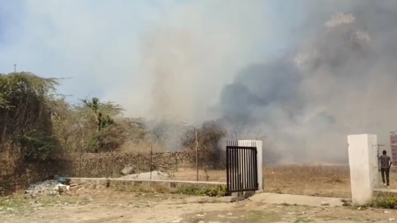 Rajasthan: सज्जनगढ़ अभयारण्य में बेकाबू होती जा रही आग, घर खाली कराए जा रहे, 14 दमकल गाड़ियां तैनात