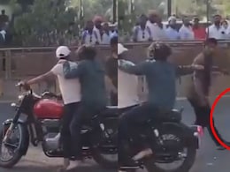 Latur Crime: भररस्त्यात नग्न केलं, तरुणाला अमानुष मारहाण... VIDEO पाहून थरकाप उडेल Latur Crime: भररस्त्यात नग्न केलं, तरुणाला अमानुष मारहाण... VIDEO पाहून थरकाप उडेल