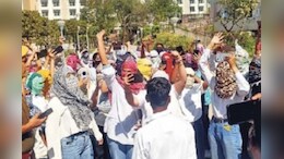 Rajasthan: पॉलिटेक्निक महिला कॉलेज में हंगामा, छात्राएं बोलीं- प्रिंस&zwj;िपल कार में ले जाकर करता था छेड़छाड़ &nbsp;