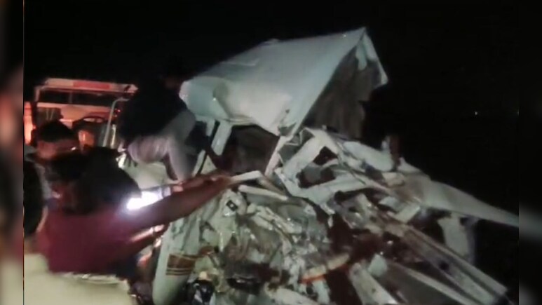 Big Accident: धार में टैंकर ने कार और पिकअप को मारी जोरदार टक्कर, 7 लोगों की हुई मौत, 3 घायल