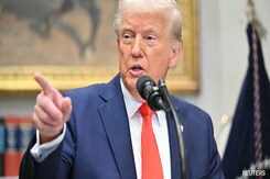 Donald Trump Delays Canada, Mexico Tariffs After Market Blowback Donald Trump Delays Canada, Mexico Tariffs After Market Blowback