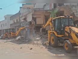 Bhopal Rape & Blackmailing: क्लब 90 पर चला बुलडोजर, छात्राओं से रेप और ब्लैकमेलिंग नेटवर्क से जुड़ा है मामला Bhopal Rape & Blackmailing: क्लब 90 पर चला बुलडोजर, छात्राओं से रेप और ब्लैकमेलिंग नेटवर्क से जुड़ा है मामला