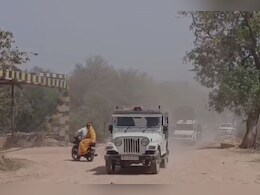 Rajasthan: वन विभाग की टीम पर हमला, सैंड स्टोन से भरी ट्रैक्टर-ट्रॉली को छुड़ा ले गए खनन माफिया Rajasthan: वन विभाग की टीम पर हमला, सैंड स्टोन से भरी ट्रैक्टर-ट्रॉली को छुड़ा ले गए खनन माफिया